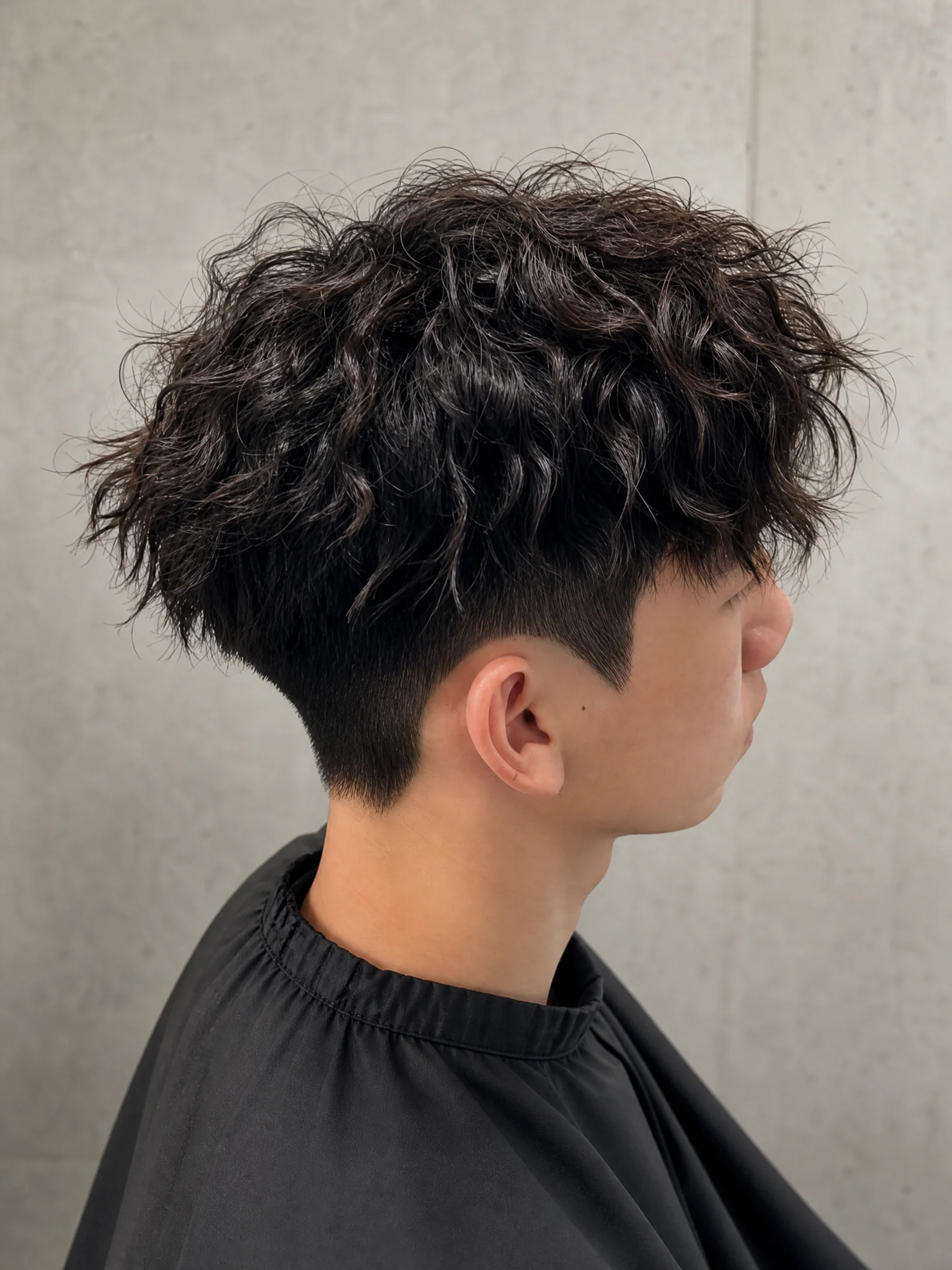 Canvas Academy 男士電髮作品 — 捲度燙配漸層剪裁 側面展示